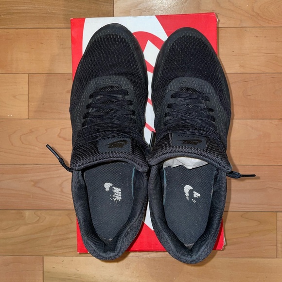 AIR MAX 1 ULTRA ESSENTIAL BLACK/BLACK SIZE 9 - Picture 6 of 12